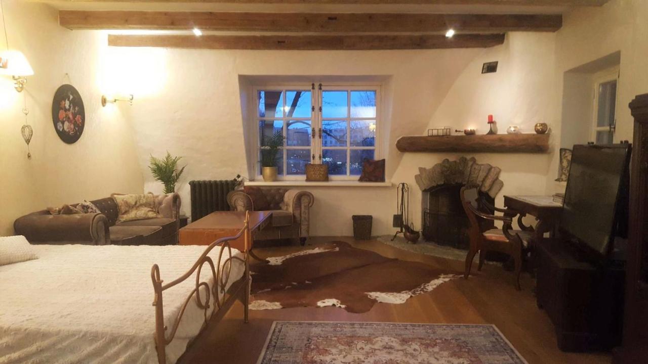 Cozy Old Town Historic House Апартаменты *