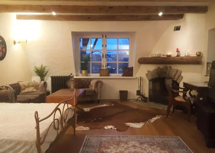 Cozy Old Town Historic House